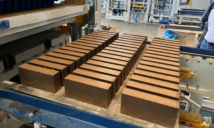 ZN1500 potpuno automatski stroj za izradu opeke osnažuje klijente iz istočne Kine u korištenju resursa mulja